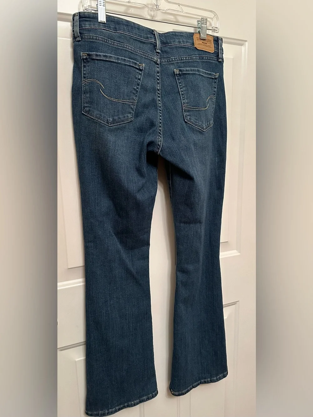 Signature Gold Mid-Rise Bootcut Jeans Size 10M (Tagged 30x32) Like New! - Picture 8 of 10